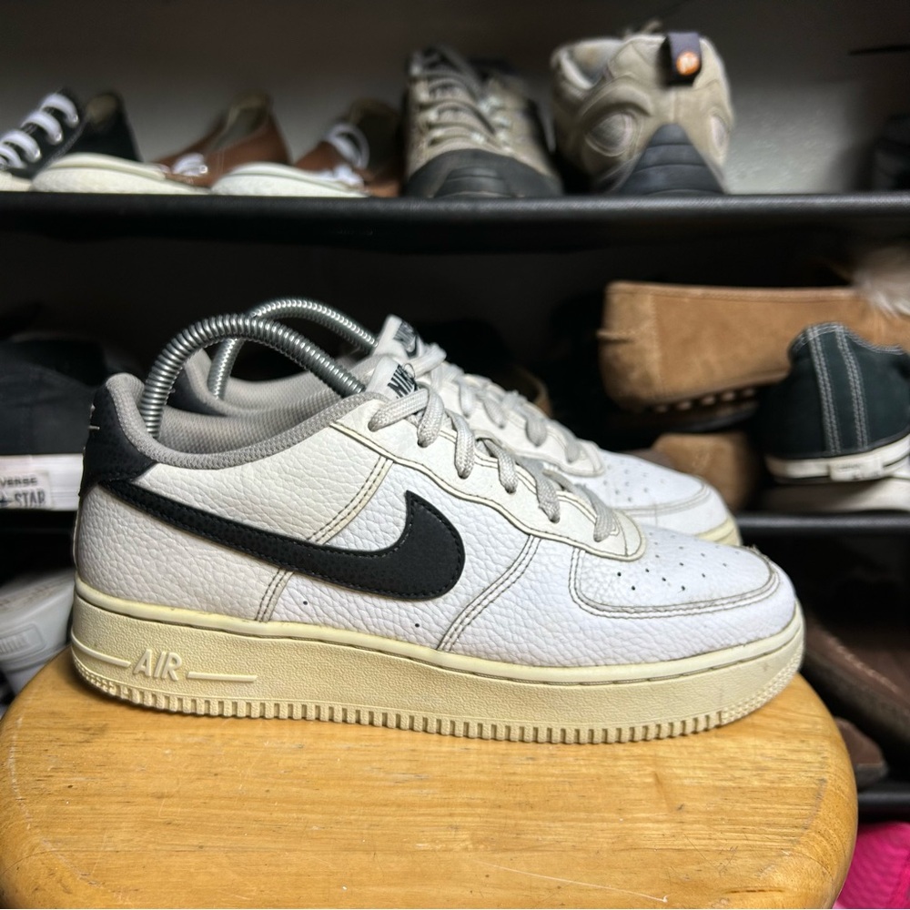 Nike Air Force 1 low white black swoosh